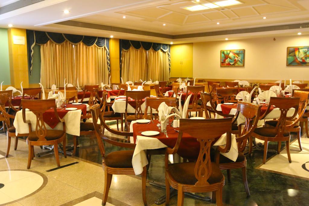 The Ambassador Hotel 浦那 外观 照片