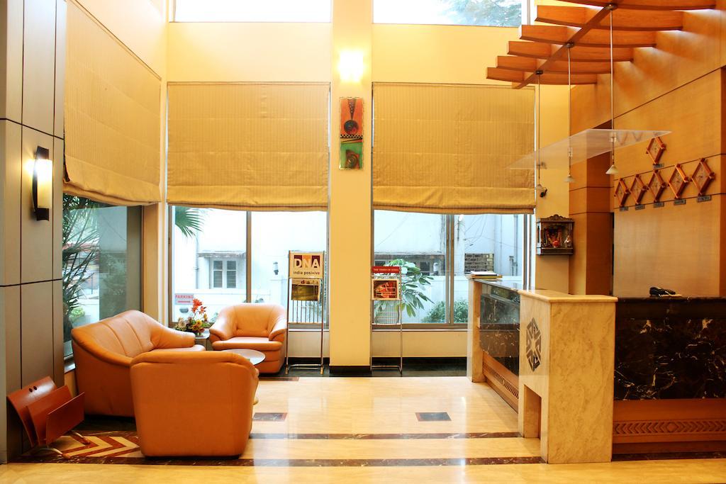 The Ambassador Hotel 浦那 外观 照片