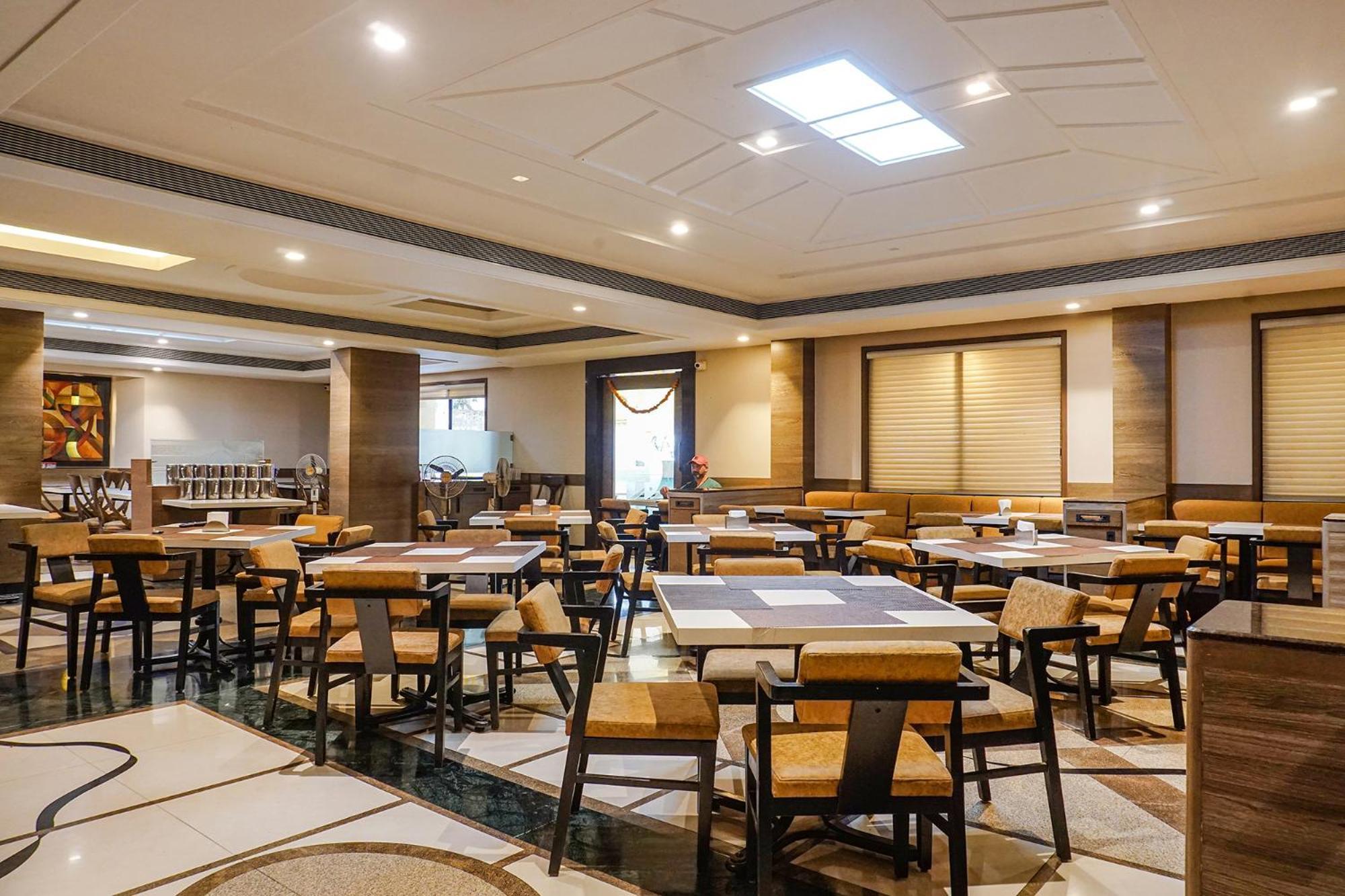 The Ambassador Hotel 浦那 外观 照片