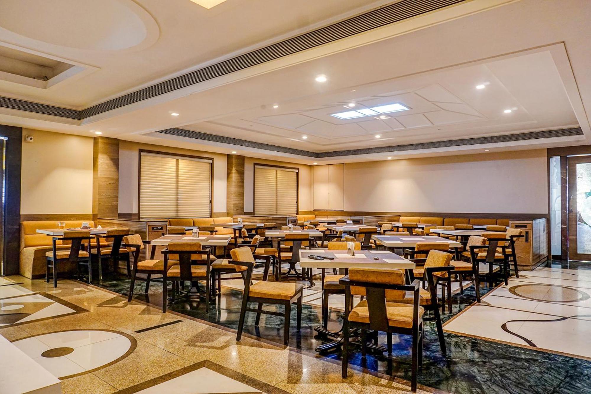 The Ambassador Hotel 浦那 外观 照片