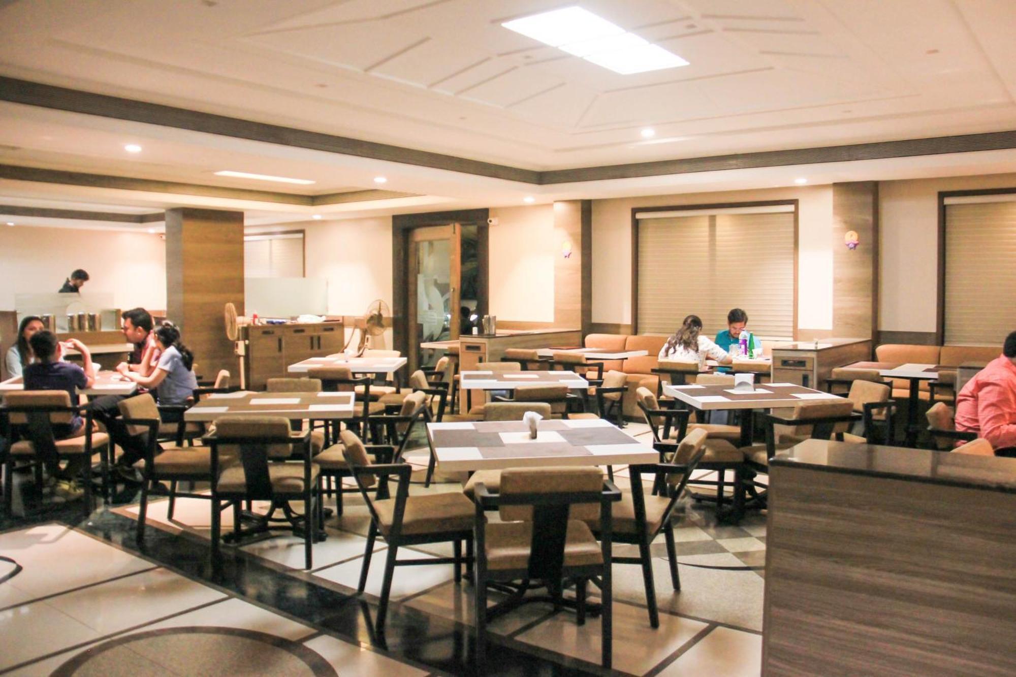 The Ambassador Hotel 浦那 外观 照片